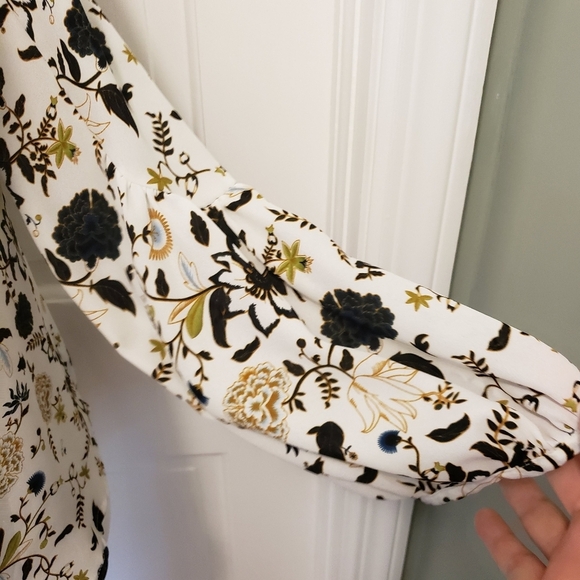 Violet + Claire Floral Print Blouse Size Large, Business Casual - Picture 6 of 9